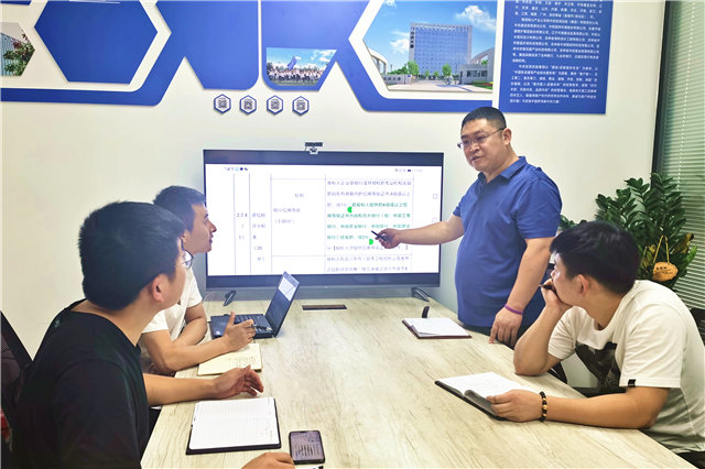 朱海洋_副本.jpg 朱海洋_副本.jpg